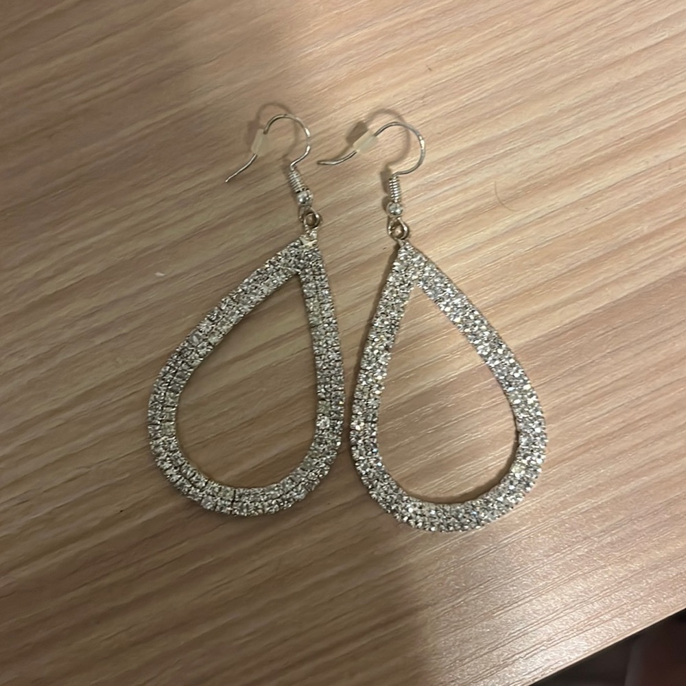 ✨2 for $10✨Silver teardrop earrings